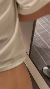 背后